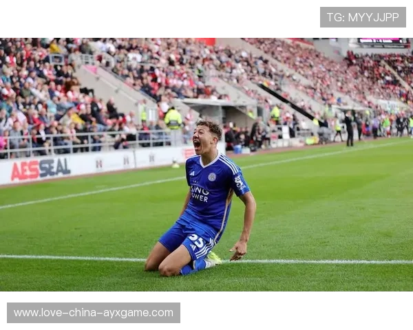 巴萨法蒂快速插上后点补射洞穿对手防线：速度与精准编织的致胜瞬间
