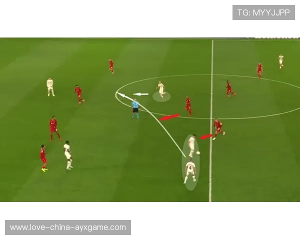 国际米兰整体节奏越发稳定,邓弗里斯跑位十分积极