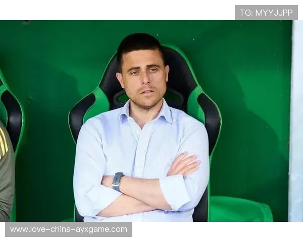 奥萨苏纳若被挖走主帅，球队策略面临坍塌风险